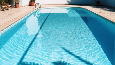 piscina de un hotel